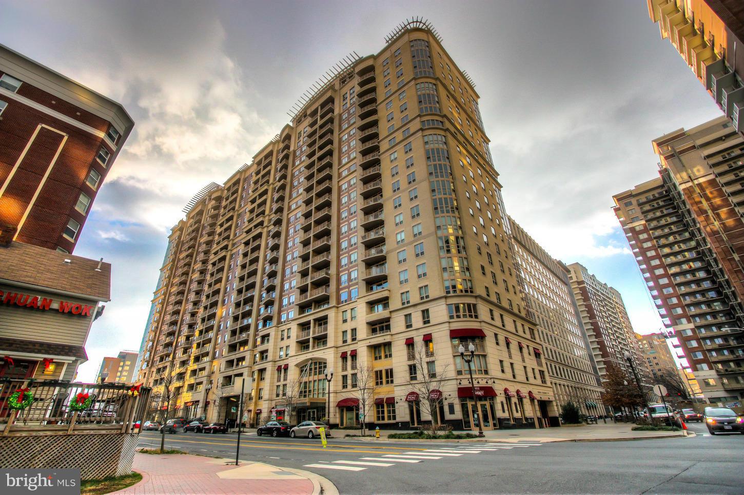 RESIDENCES AT LIBERTY CENTER - Residential