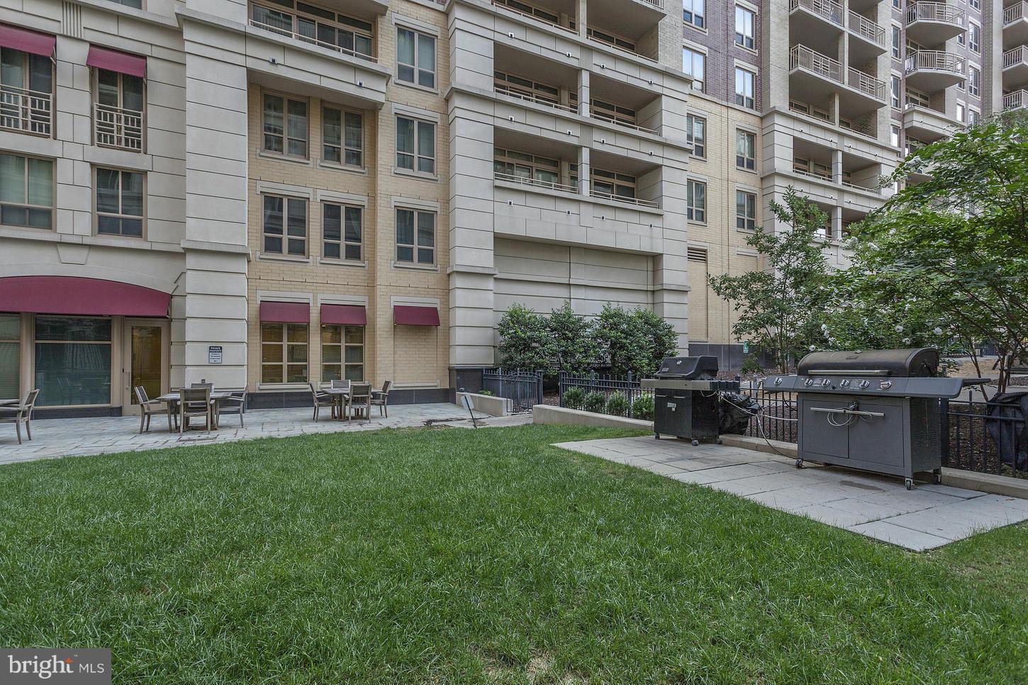 RESIDENCES AT LIBERTY CENTER - Residential