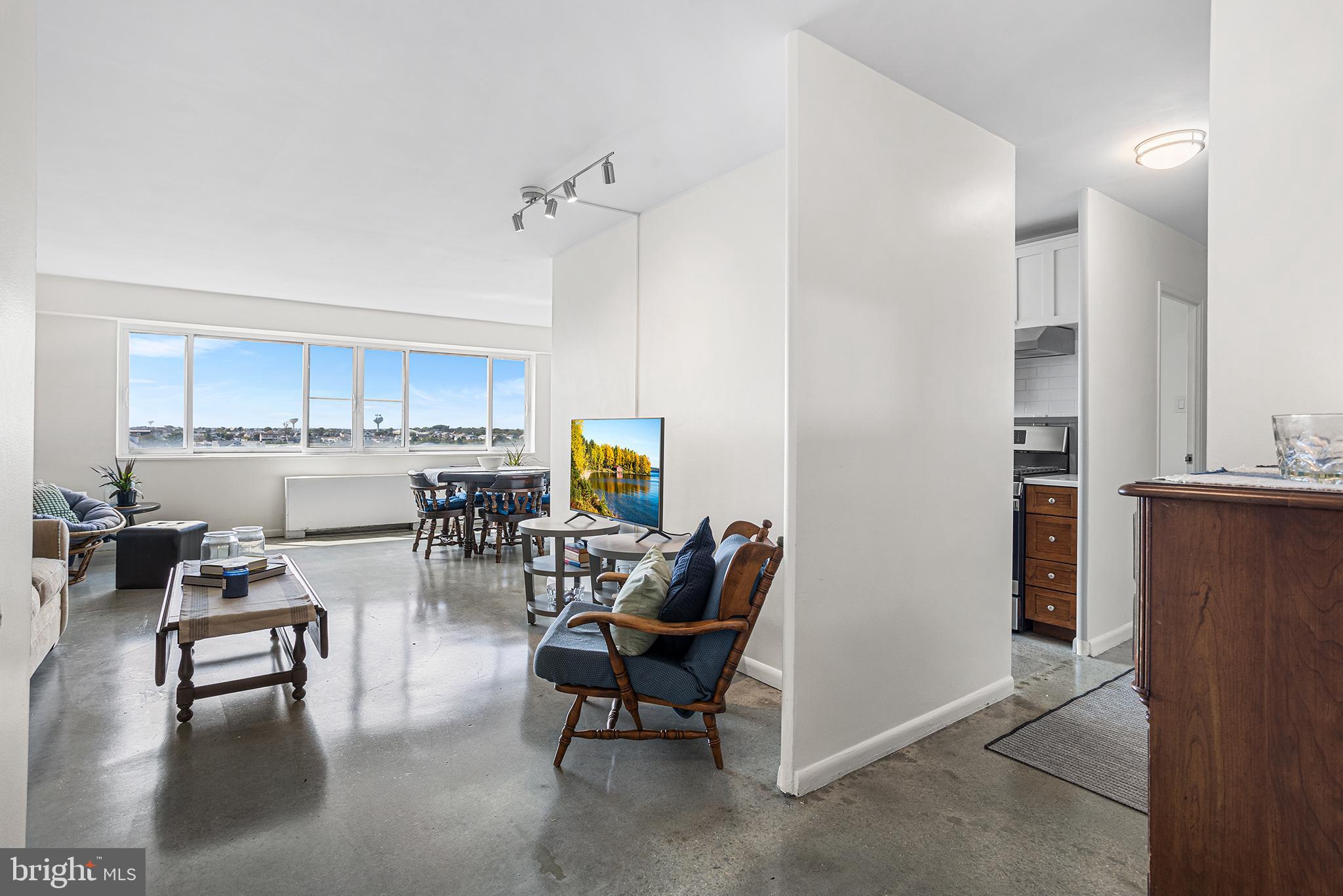 6101 MONMOUTH AVENUE 611