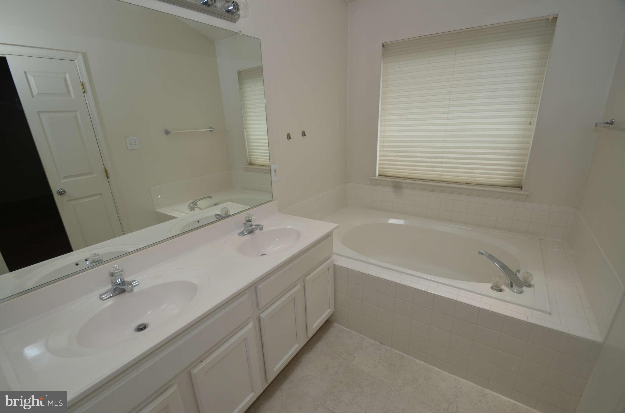 KINGSTOWNE - Residential Lease