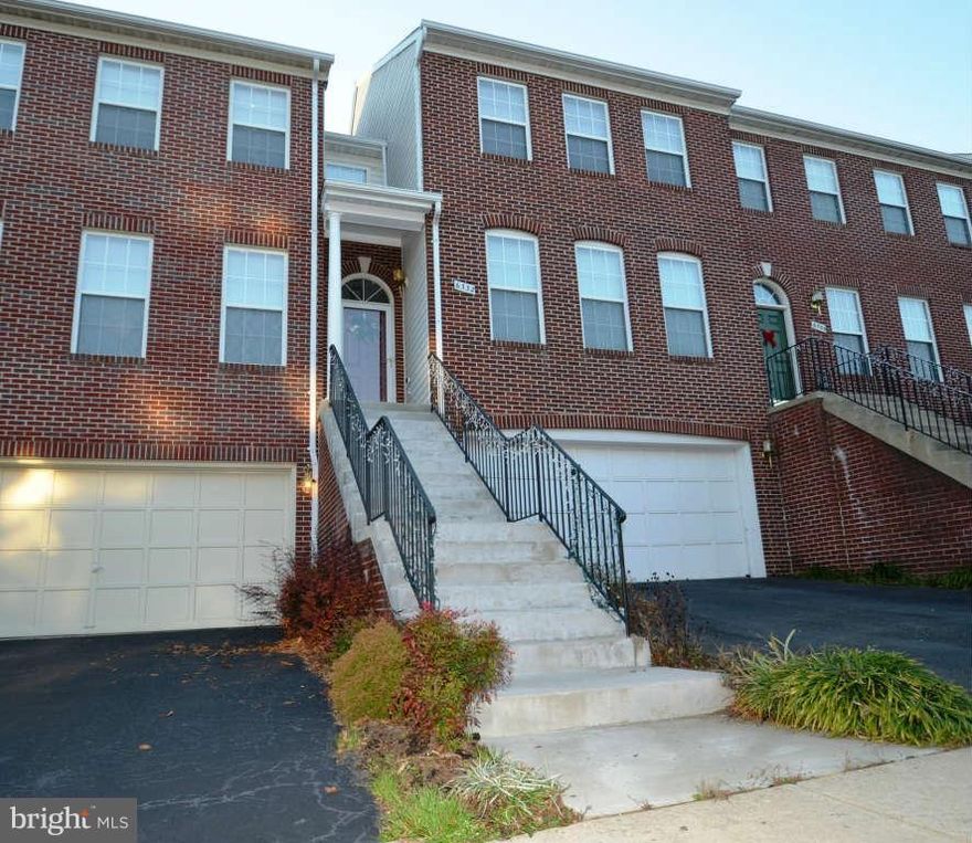 BEAUTIFUL 3BR, 2-CAR GARAGE TOWNHOME IN KINGSTOWNE..SPACIOUS LIV RM,,,OPEN KITCHEN W/ STAINLESS APPLIANCES & BREAKFAST BAR...FAM ROOM OFF KIT W/ WALKOUT TO LARGE SUNDECK...HARDWOODS ALL ACROSS THE MAIN LEVEL...HUGE MBR W/ LUXURY BATH...LOWER LVL REC RM W/ LOTS OF STORAGE & WALKOUT TO FENCED BACKYARD & SLATE PATIO...EASY ACCESS TO BELTWAY & METRO STOPS/BUS..ALL KINGSTOWNE AMENITIES...AVAIL NOW