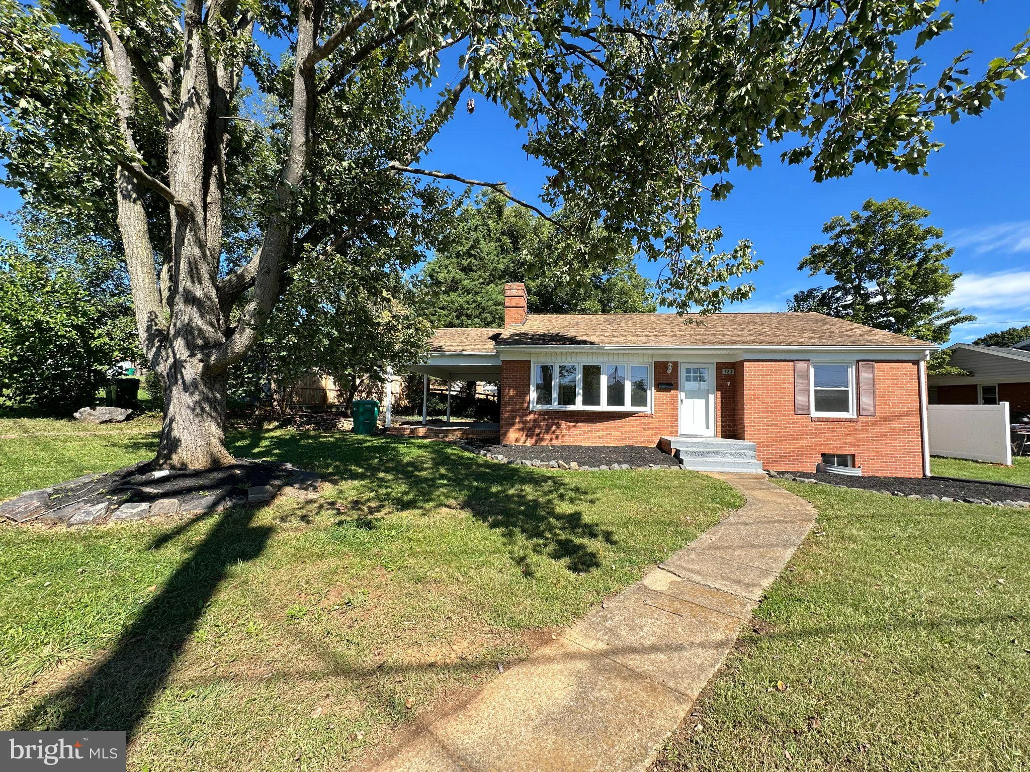 123 S Deford Avenue