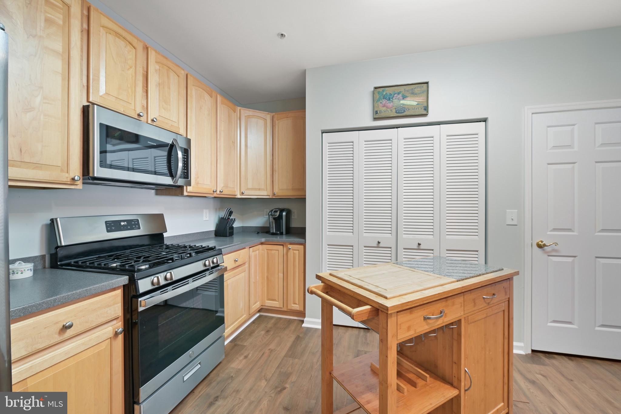 HEARTHSTONE AT VILLAGE SQUARE - Residential