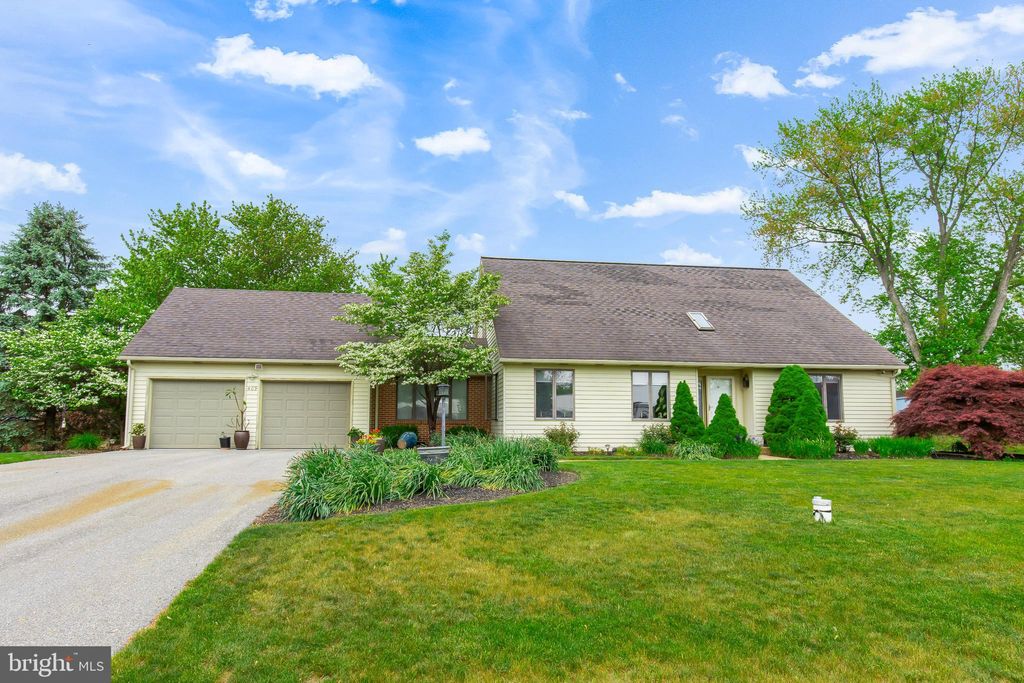 Photo of 409 Hilltop Road, STRASBURG, PA 17579 (MLS # PALA2077036)