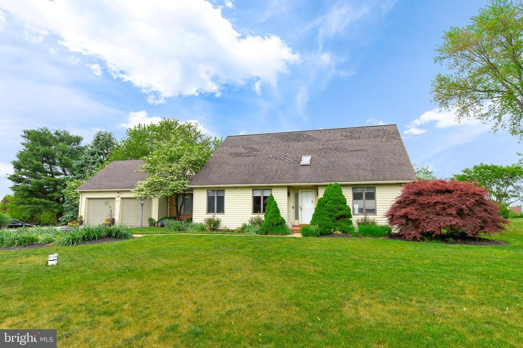 Photo of 409 Hilltop Road, STRASBURG, PA 17579 (MLS # PALA2077036)