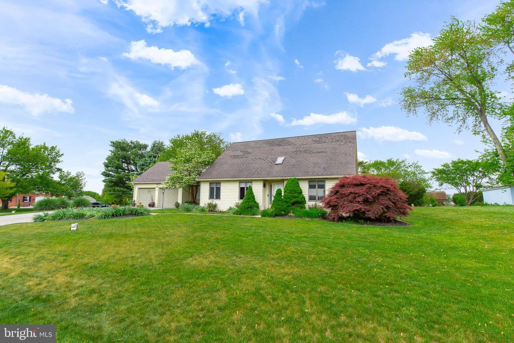 Photo of 409 Hilltop Road, STRASBURG, PA 17579 (MLS # PALA2077036)