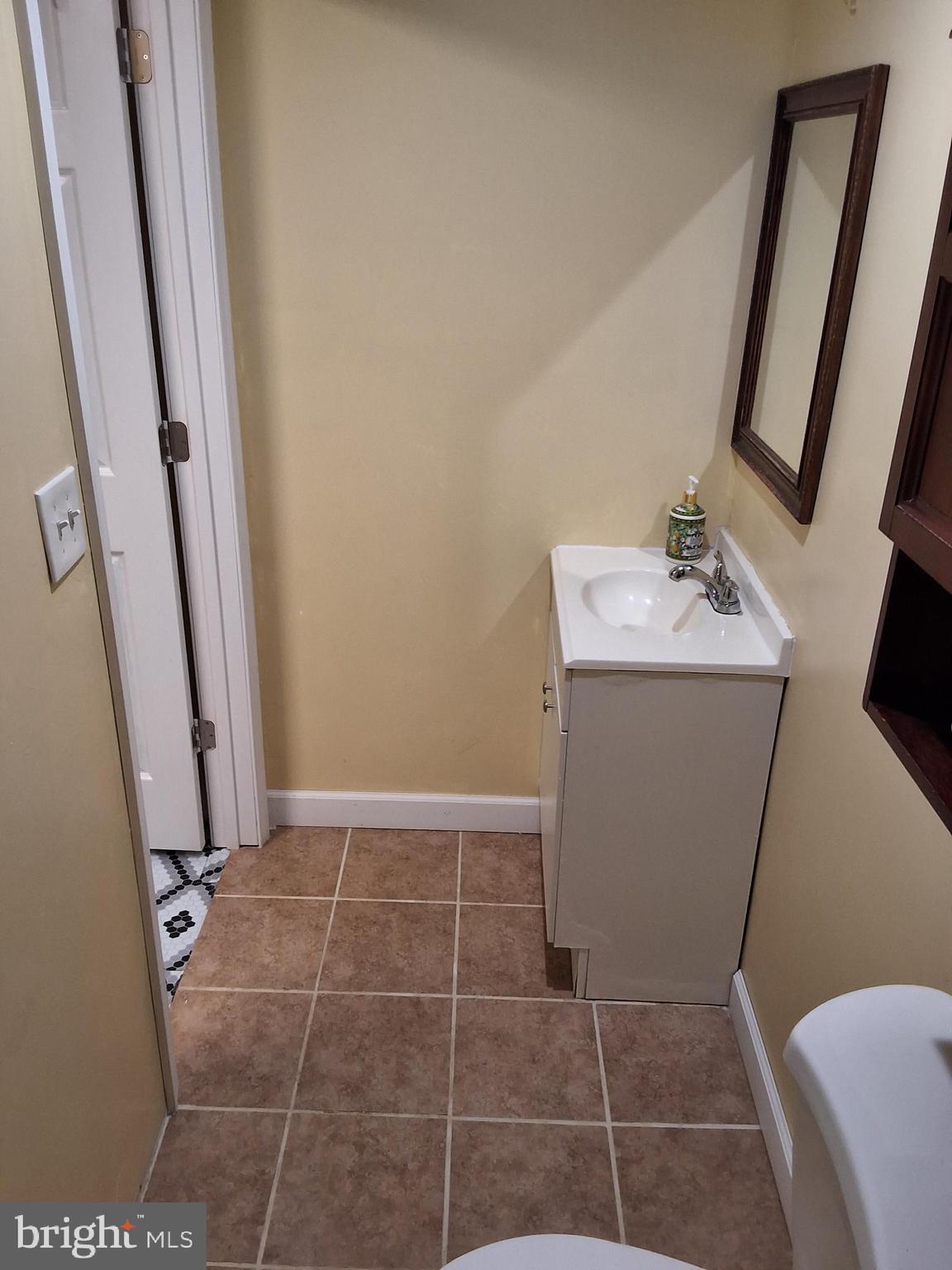 BETHELEN WOODS - Residential Lease