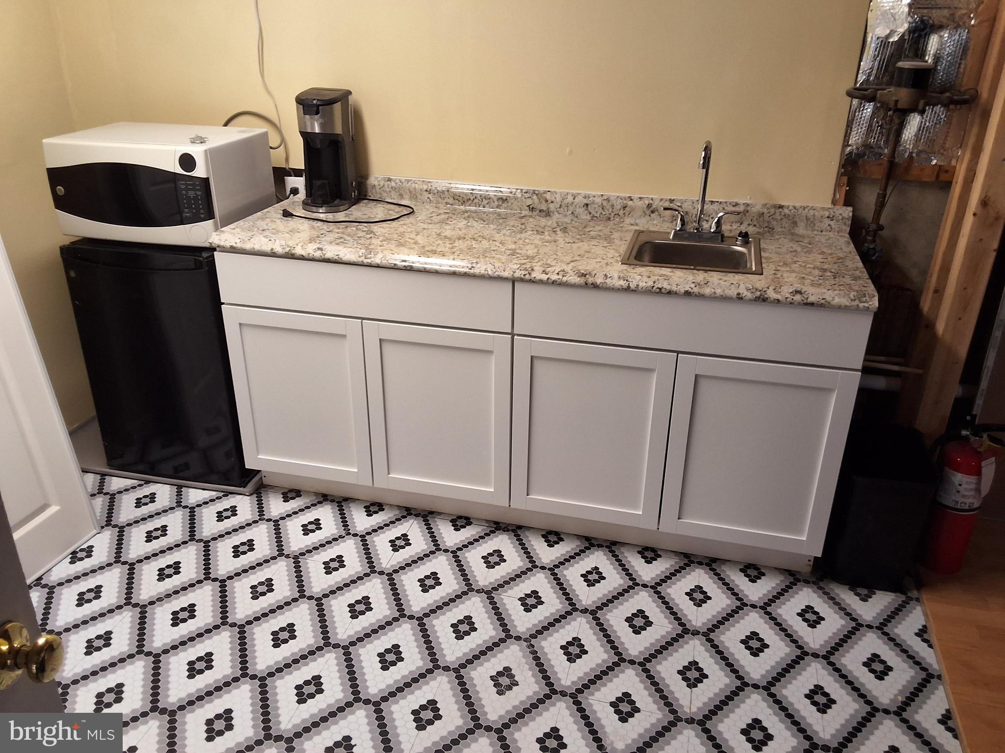 BETHELEN WOODS - Residential Lease