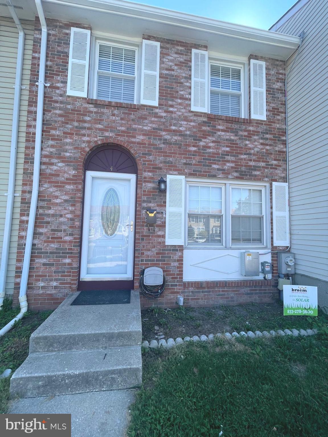Beautifully Renovated Home – Perfect for First-Time Buyers!
Look no further! This fully renovated home offers everything you need and more. Ideal as a starter home, it features three spacious bedrooms, two modern bathrooms, and a fully finished basement. Enjoy all-new amenities throughout, designed with your comfort and convenience in mind. Don’t miss this move-in-ready gem!
