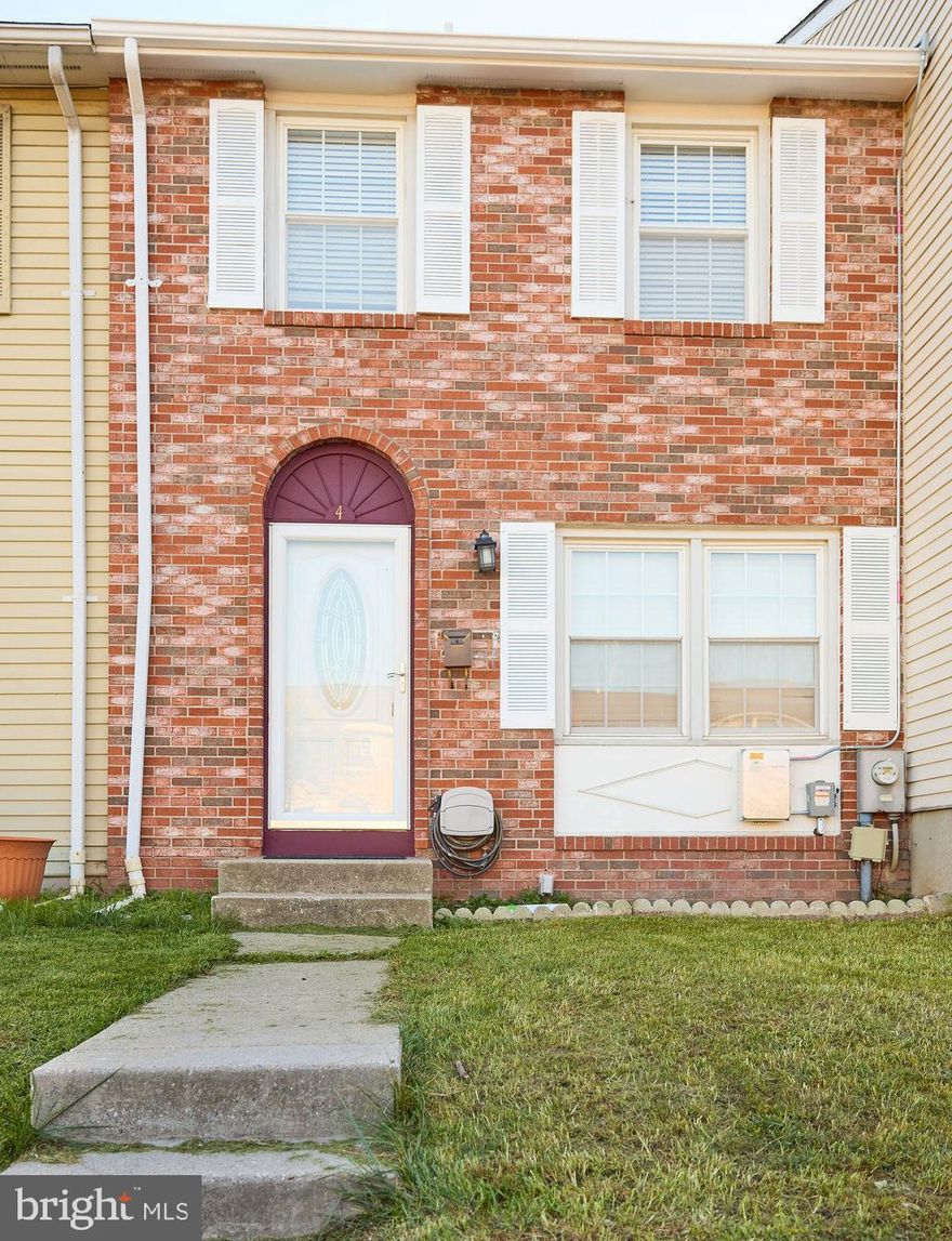 Look no further! This fully renovated, move-in-ready home has everything you need and more. Perfect as a starter home, it features three spacious bedrooms, two modern bathrooms, and a fully finished basement—ideal for extra living space, a home office, or a recreation area.
Enjoy brand-new amenities throughout, thoughtfully designed for your comfort and convenience. Plus, the home is equipped with a roof-mounted solar system, helping to significantly reduce the cost of heating, air conditioning, and powering your appliances.
Don't miss out on this energy-efficient gem!