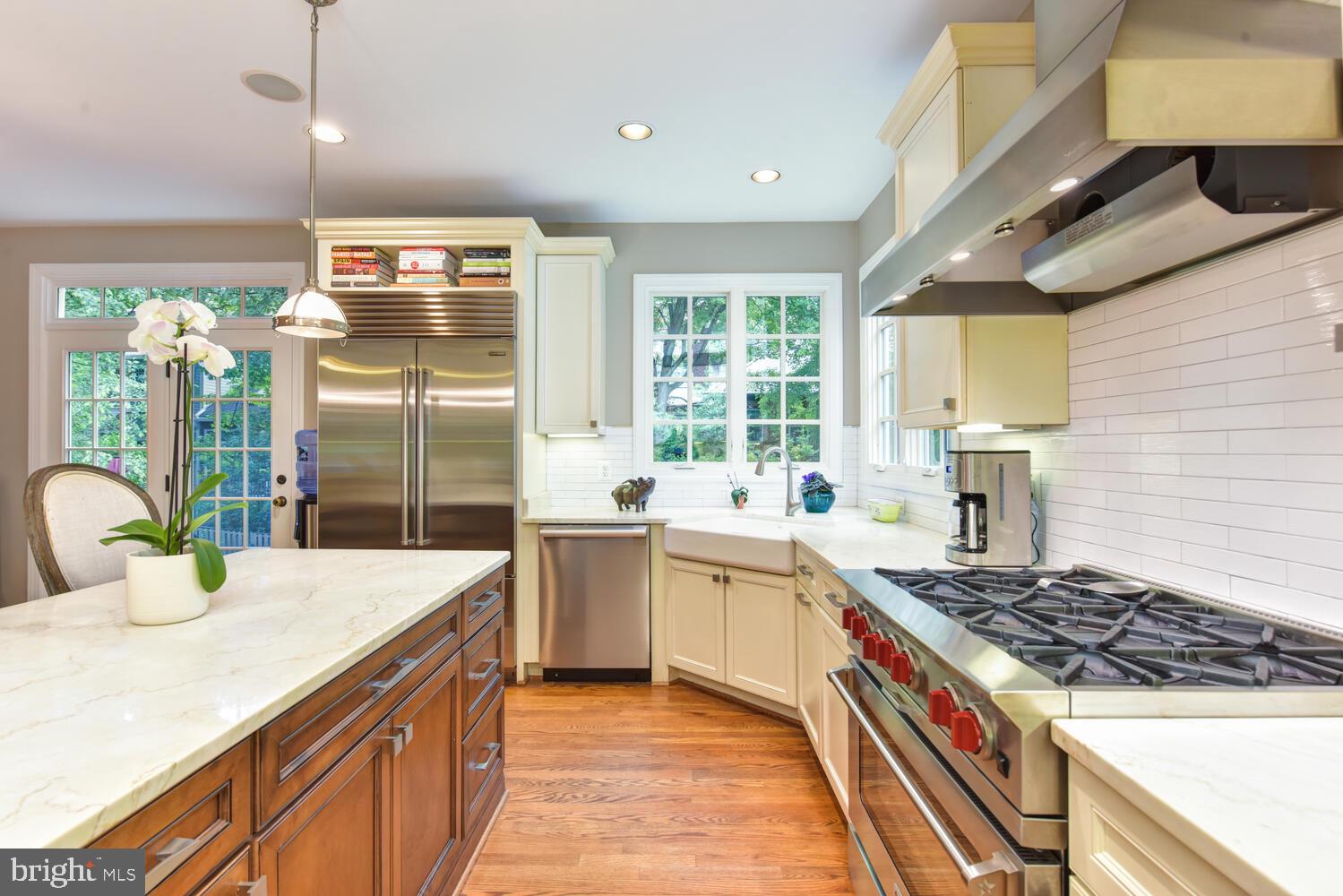 COUNTRY CLUB - Residential