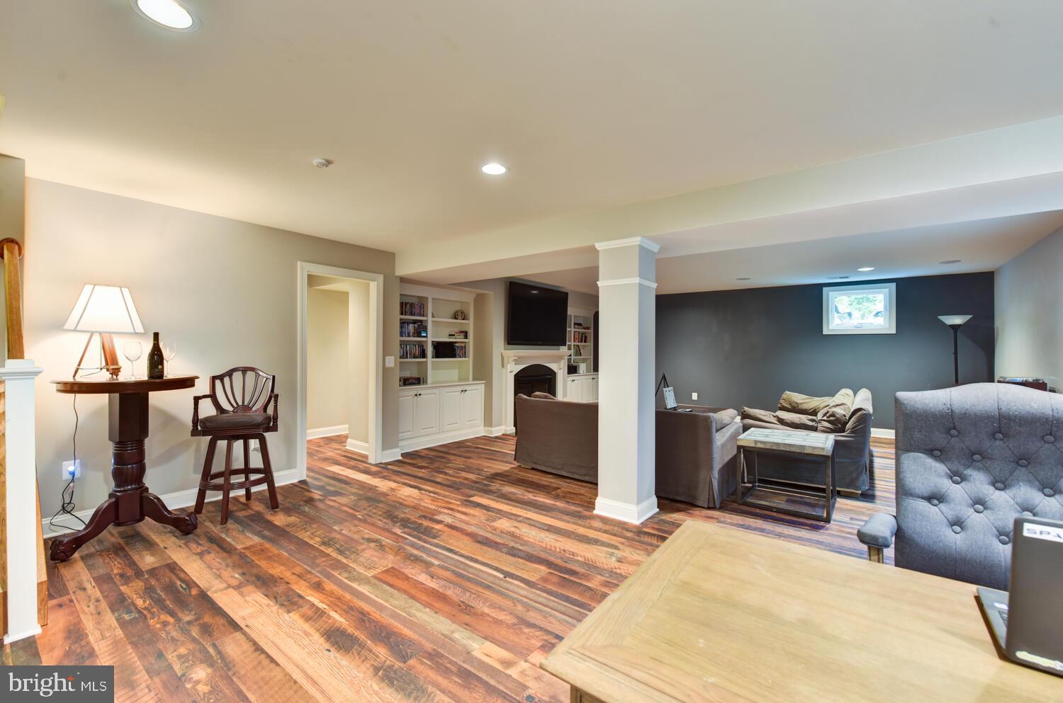 COUNTRY CLUB - Residential