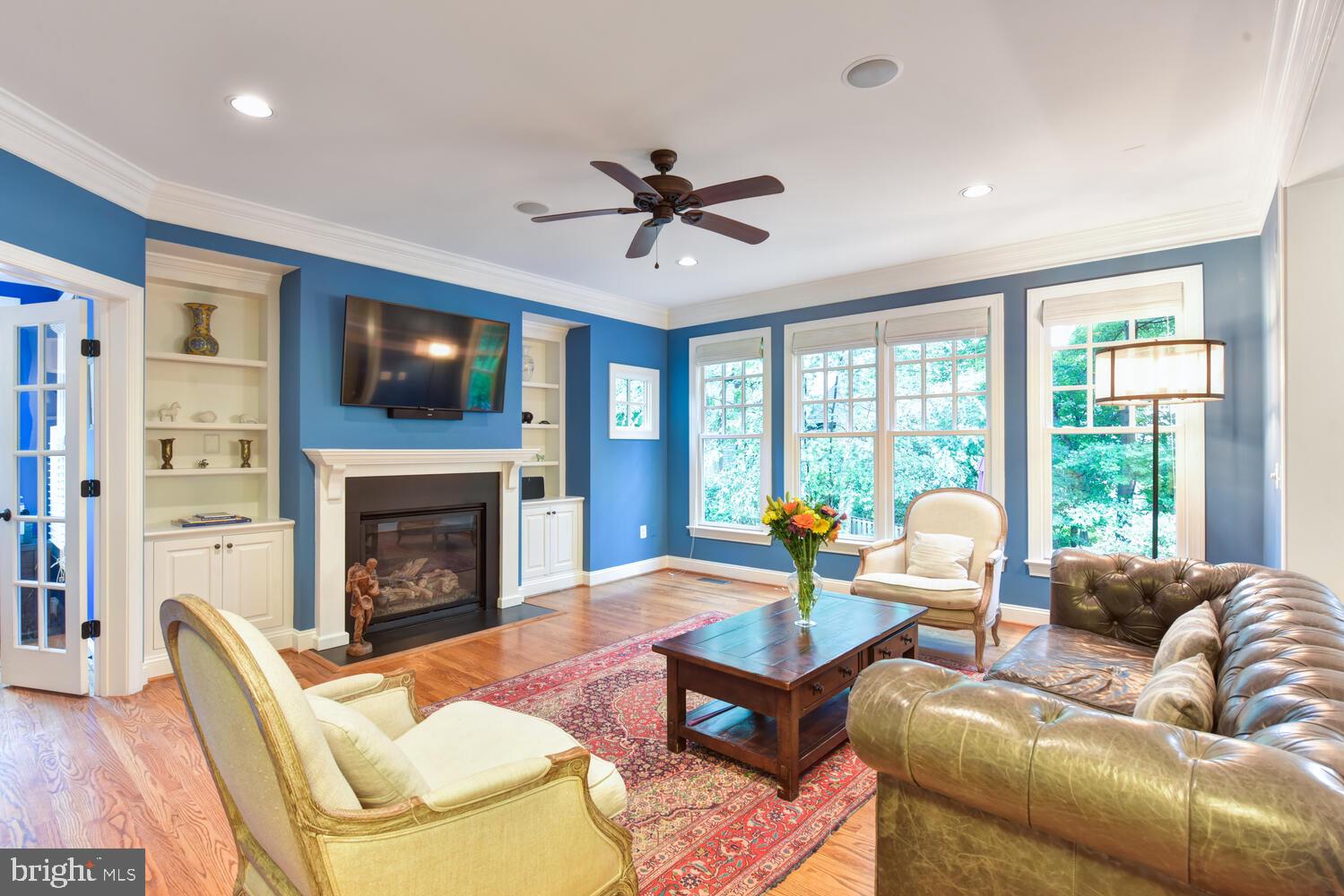 COUNTRY CLUB - Residential