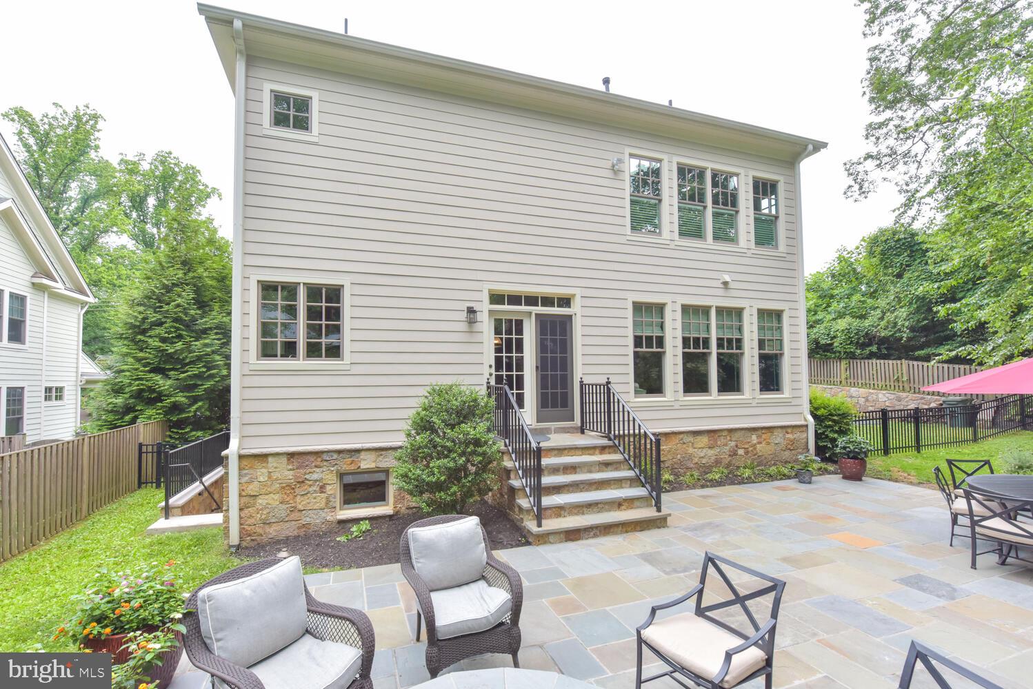 COUNTRY CLUB - Residential