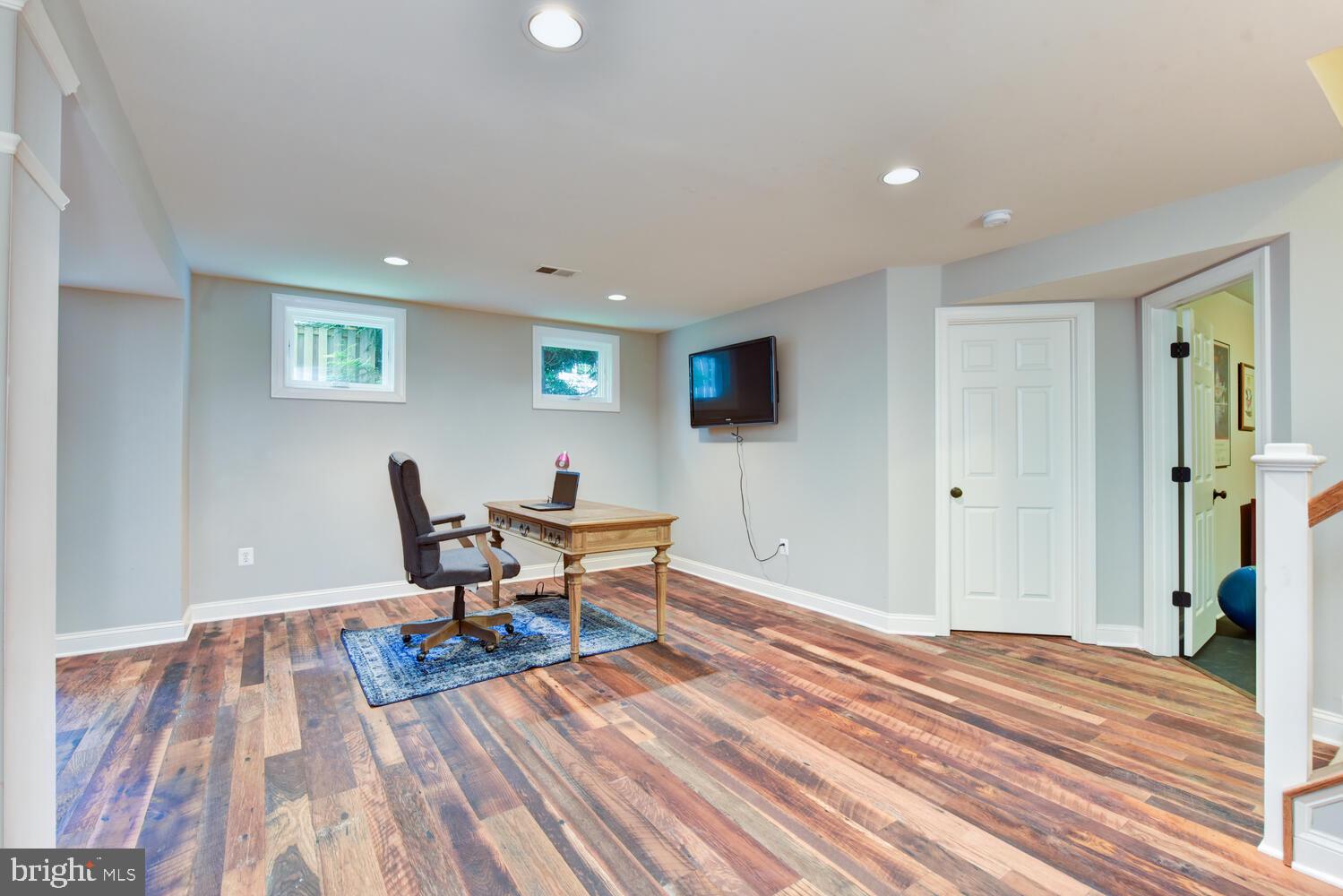 COUNTRY CLUB - Residential