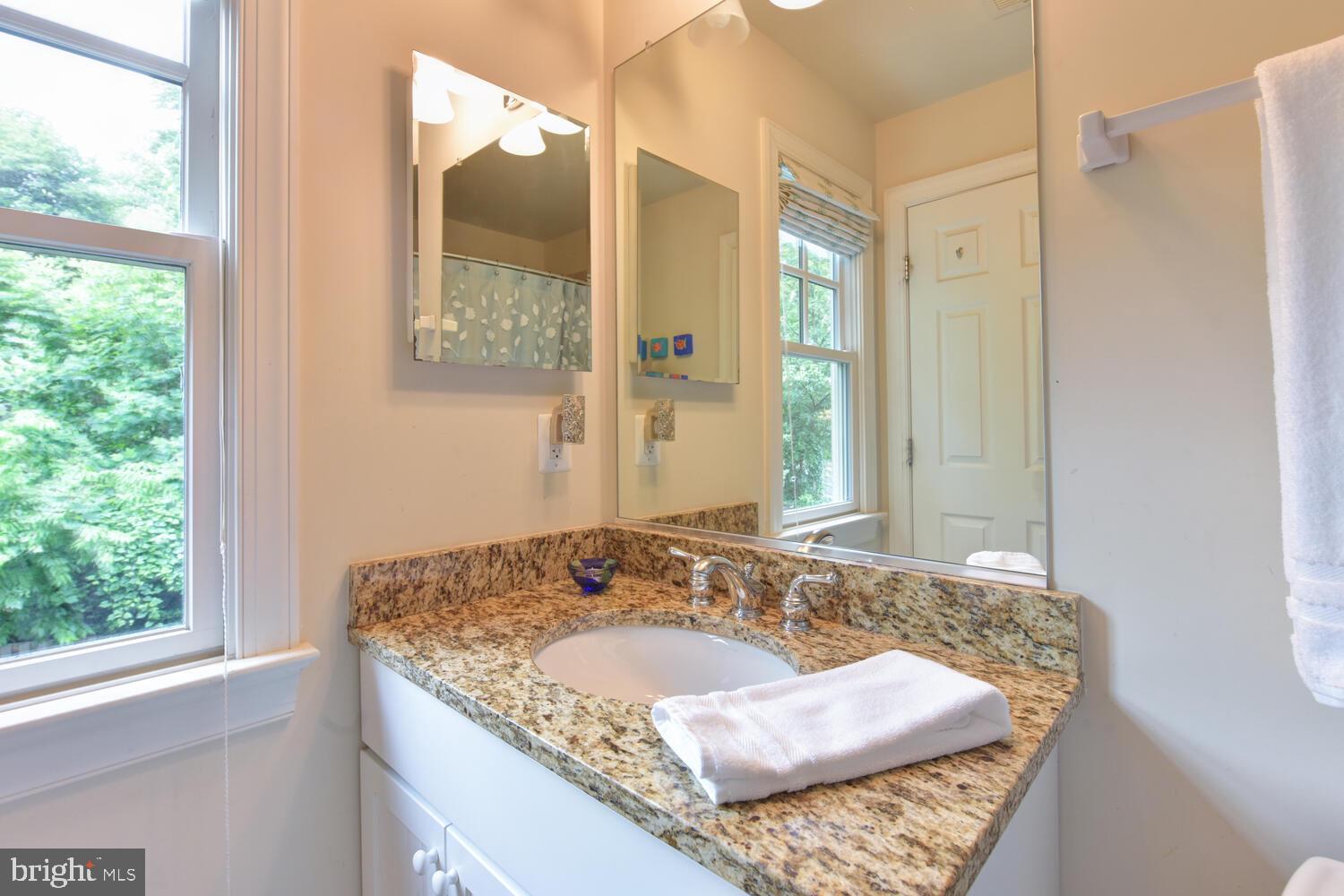 COUNTRY CLUB - Residential