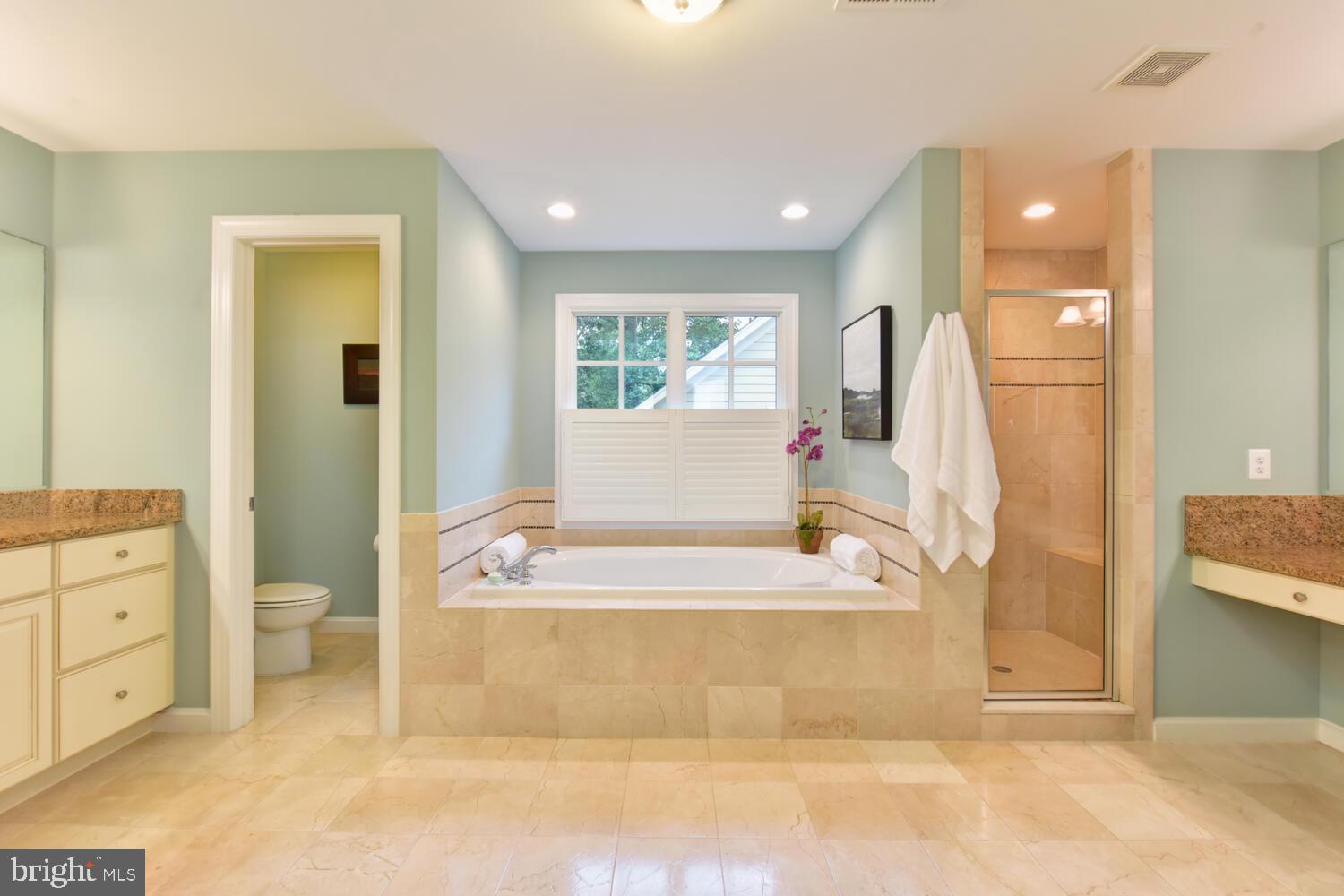 COUNTRY CLUB - Residential