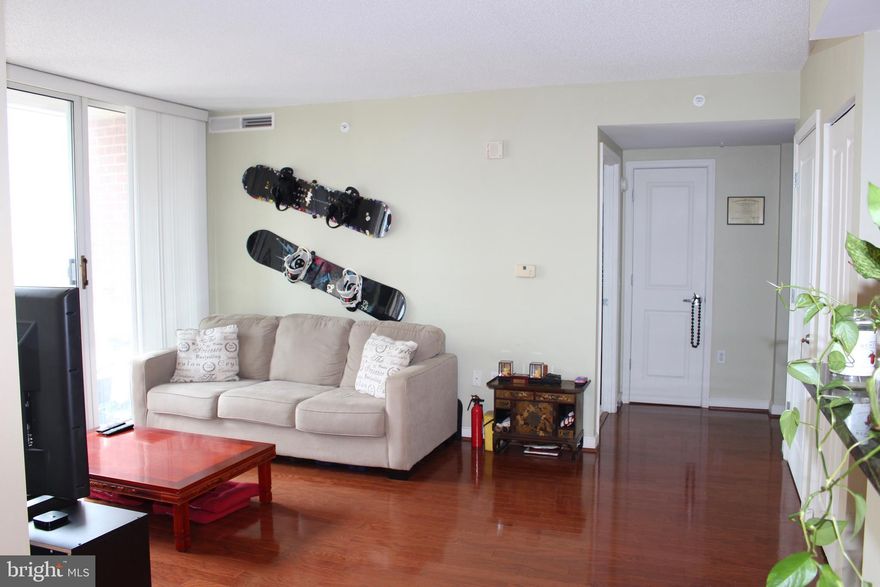 1 Bedroom + 1 Den beautiful apartment with a balcony and fabulous building amenities such as Fitness room, Pool, Grills, Theater room, Computer room etc. and in the very best quiet spot in ultra-appealing Ballston. Pet friendly. The apartment has a spacious Dining Area, Entry Level Bedroom, Master Bath and Wood Floors.