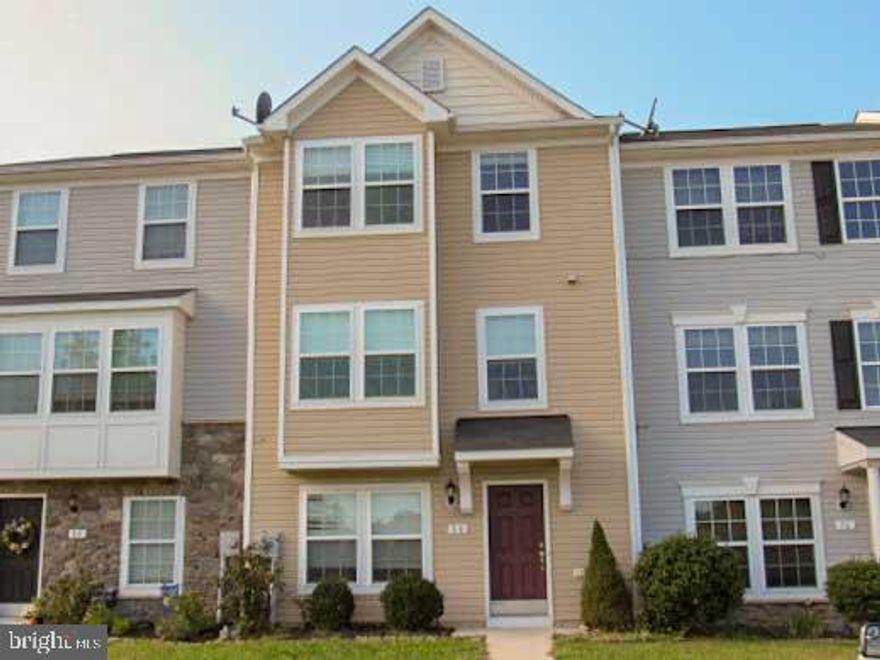 Great 3 bedroom 2 1/2 bath townhome with fenced back yard located conveniently in Bunker Hill. With both a living room and family room, there will be plenty of space for your family.  Freshly painted and ready for a new tenant!