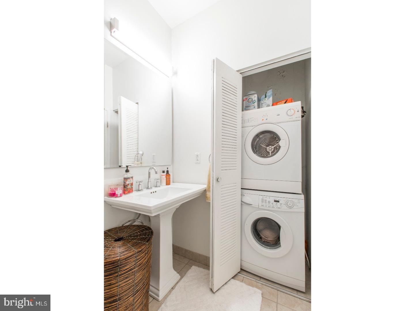 CHINATOWN - Residential Lease