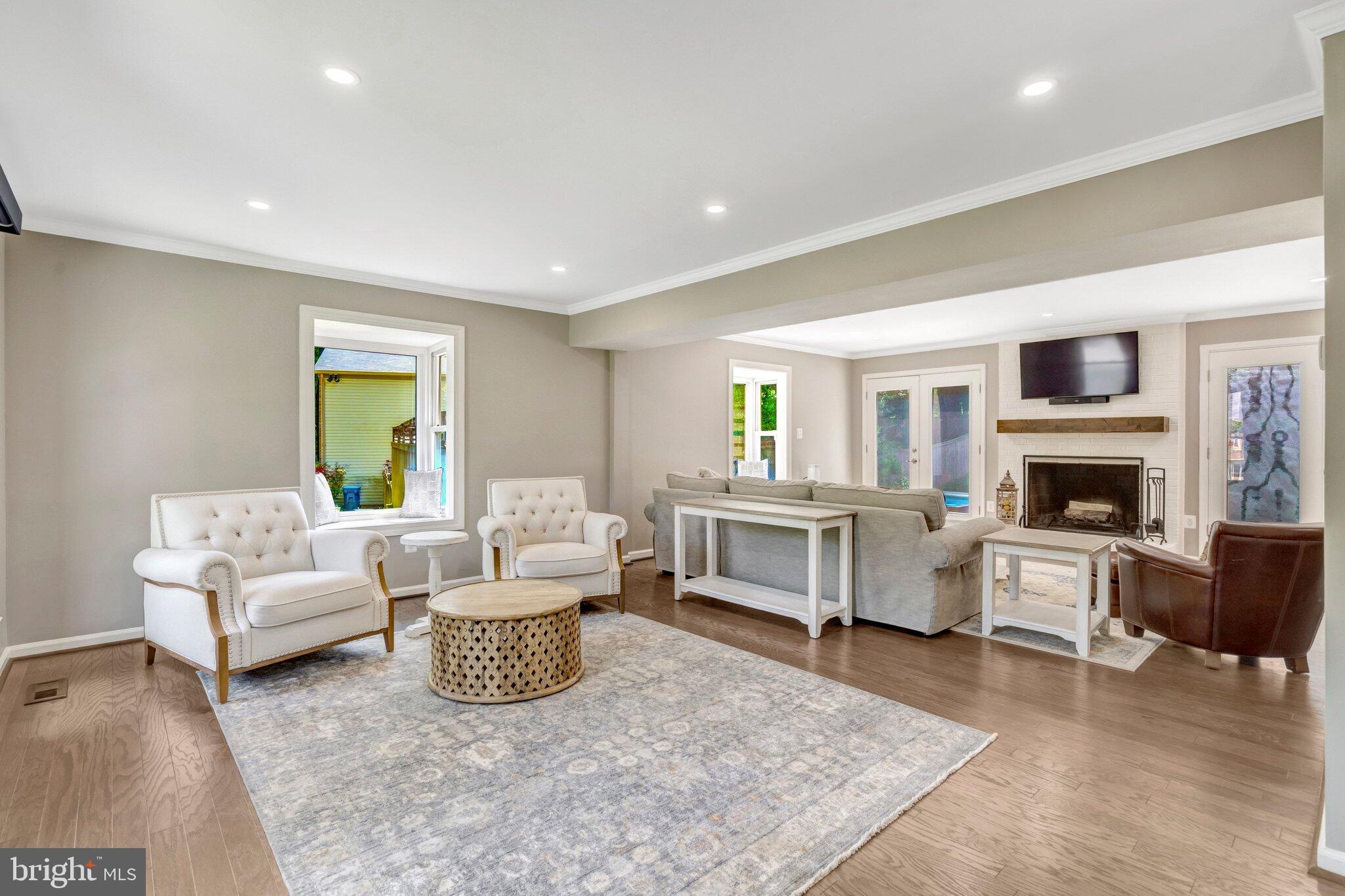 LANGLEY OAKS - Residential