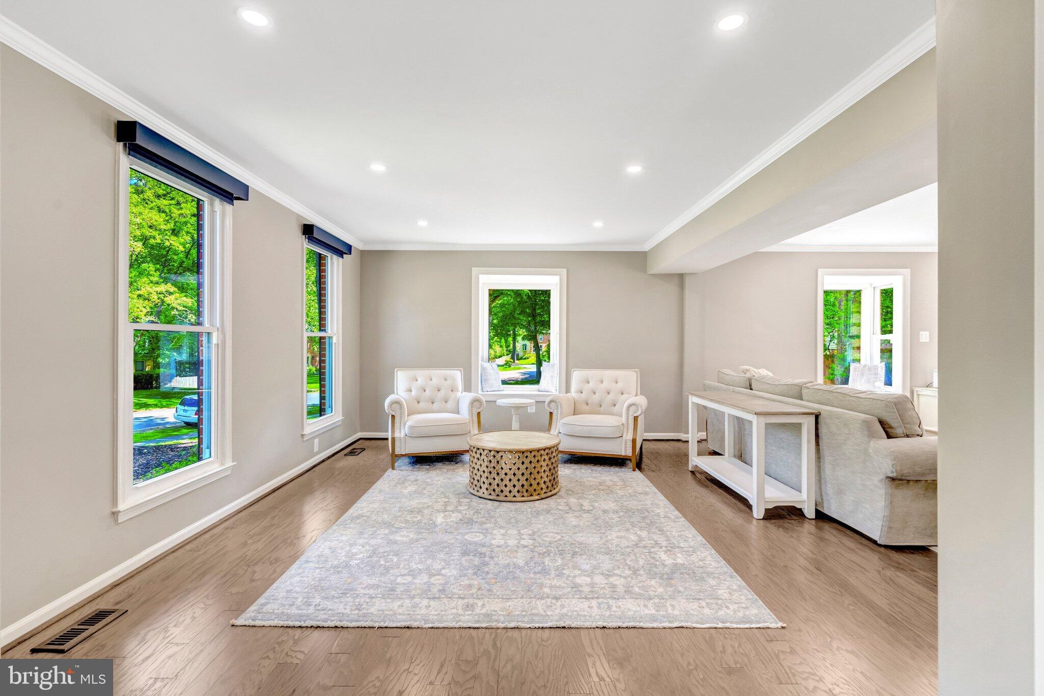 LANGLEY OAKS - Residential
