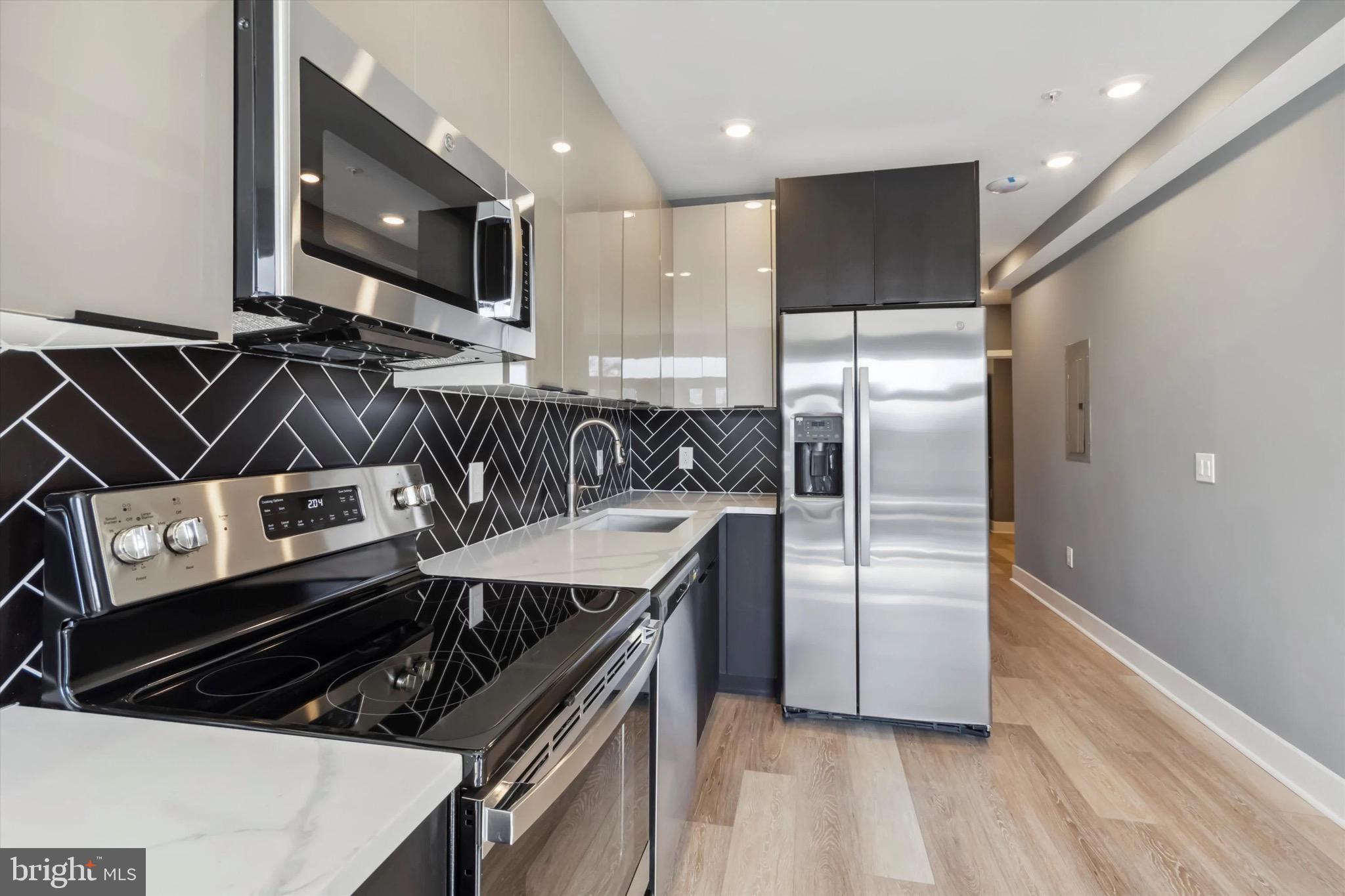 Welcome to 1615 Poplar - where sophistication meets contemporary living! Our thoughtfully designed complex boasts creative details, modern features, and sleek luxury designs. Enjoy a range of desirable city amenities, including stunning roofdecks and beautifully laid-out living spaces, kitchens, and bedrooms. Don't miss the opportunity to reside in the heart of Francisville/Fairmount, immersing yourself in the best the area has to offer. Unit 4 presents an open living area creating an ideal space for entertaining guests. The bedroom, located in the front, is well-suited for a home office setup and cozy bed setup..