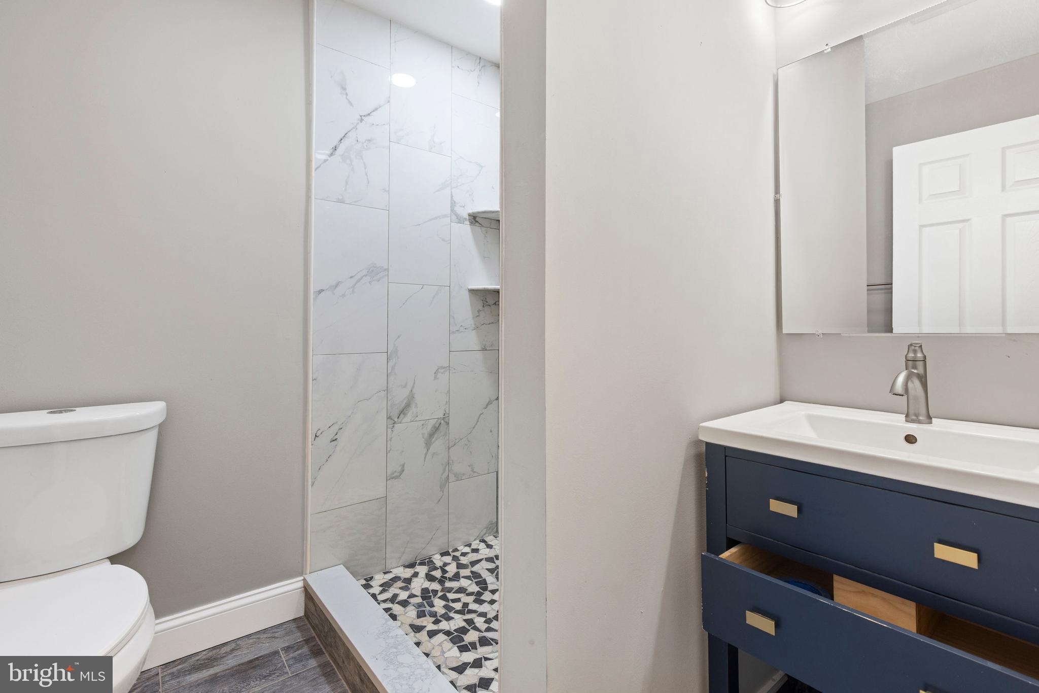 ALBEMARLE SQUARE - Residential