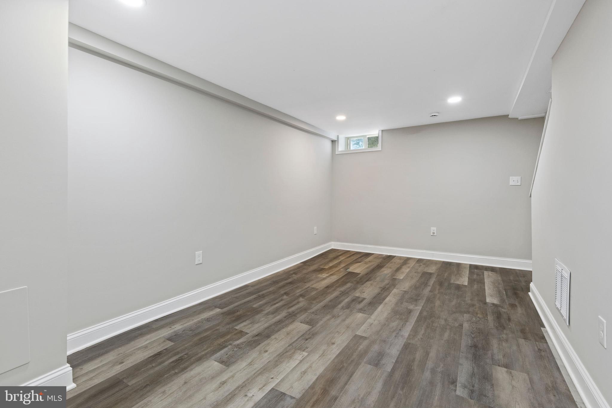 ALBEMARLE SQUARE - Residential