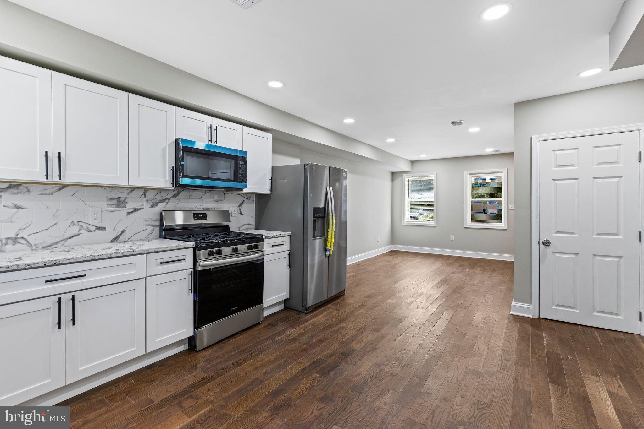 ALBEMARLE SQUARE - Residential