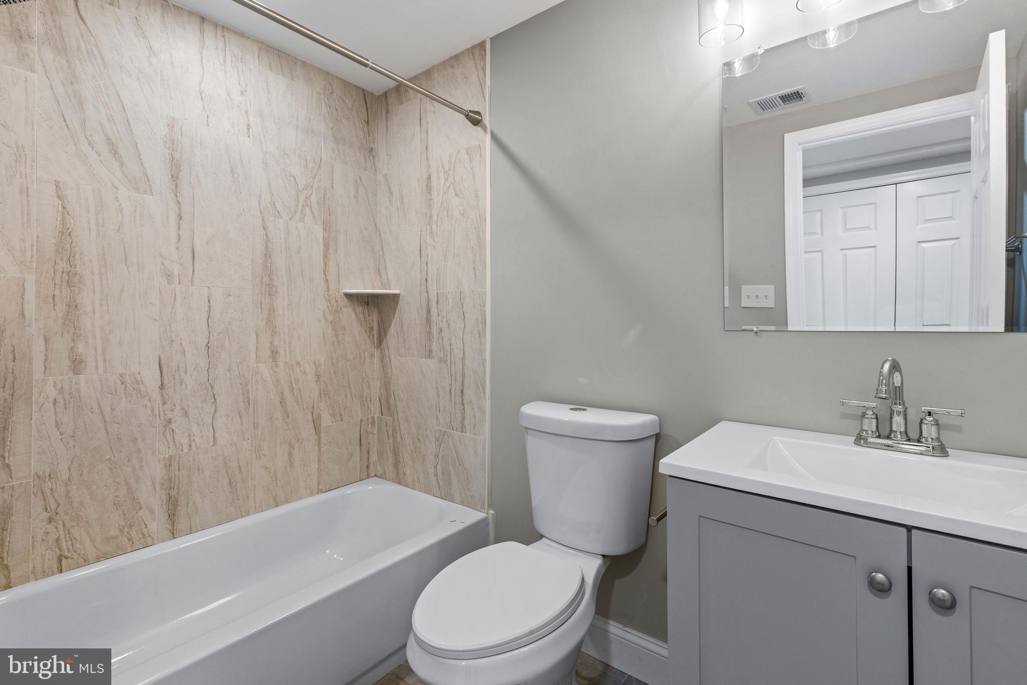 ALBEMARLE SQUARE - Residential