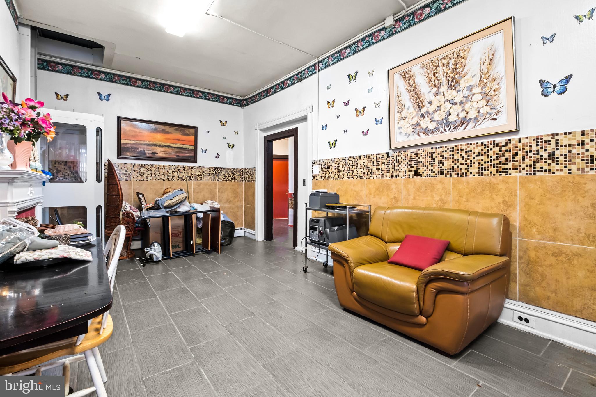 FRANKFORD - Commercial Sale