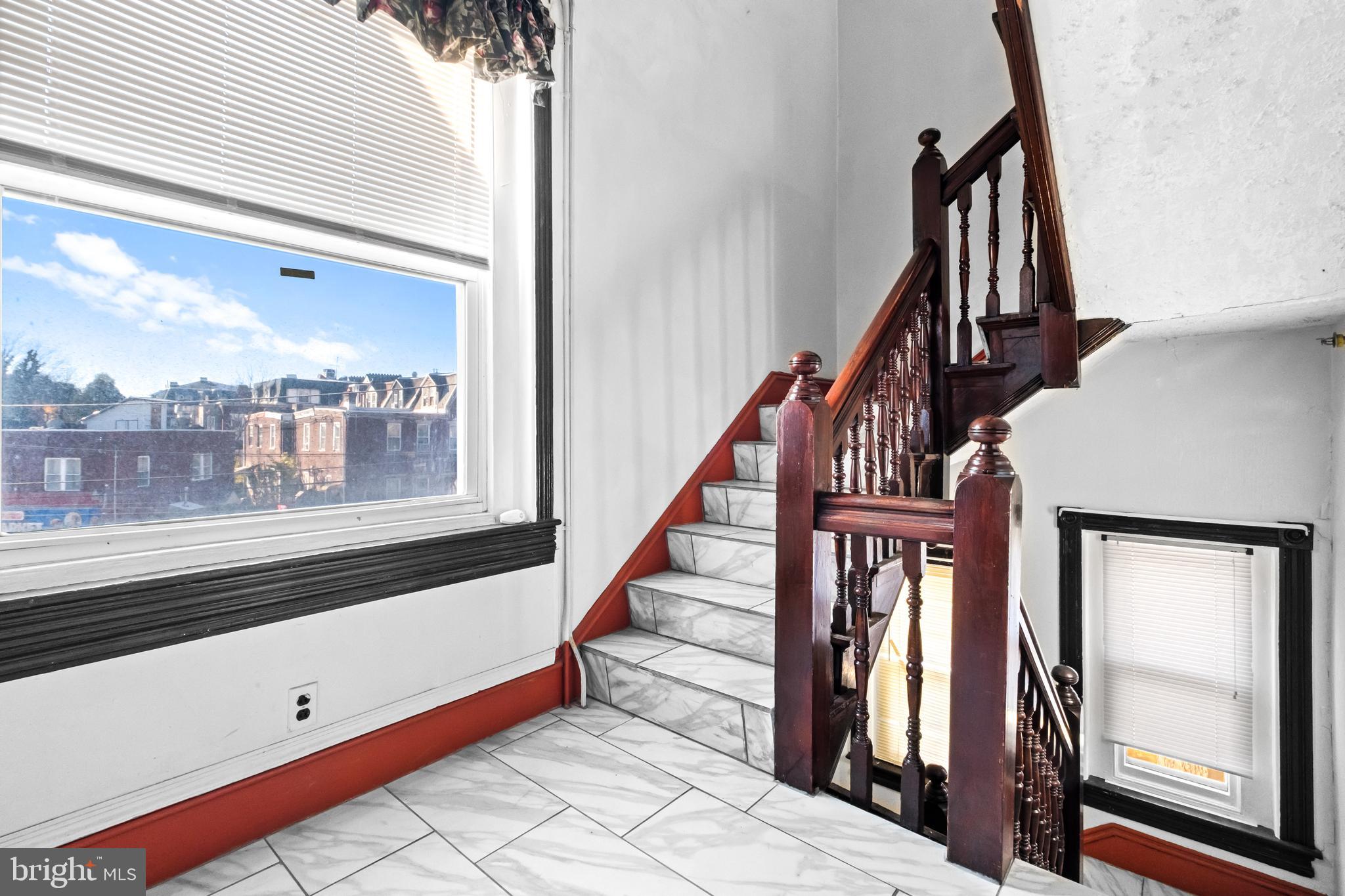 FRANKFORD - Commercial Sale