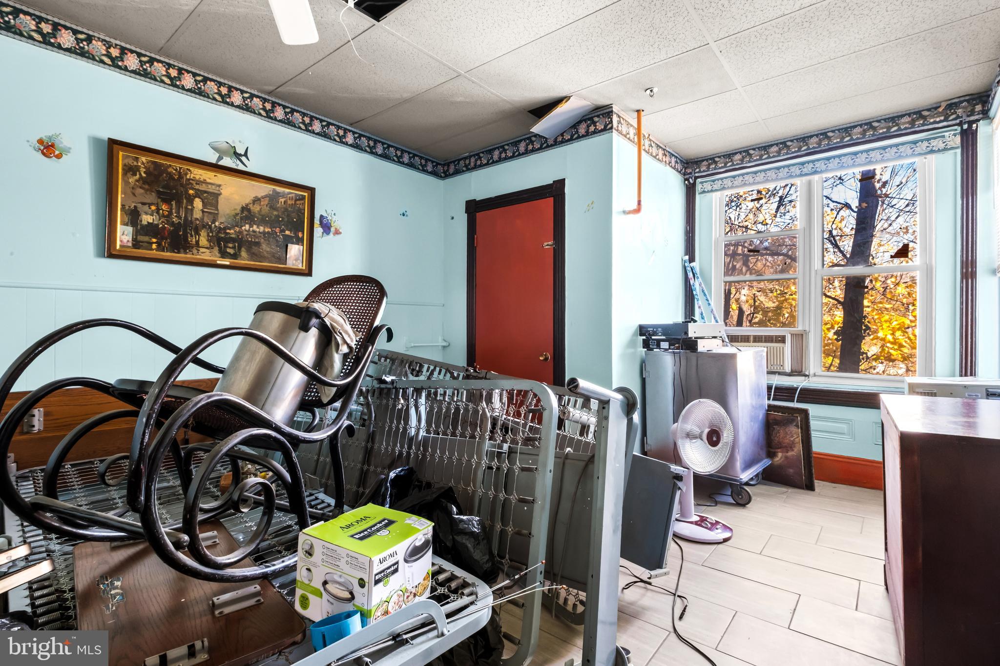 FRANKFORD - Commercial Sale