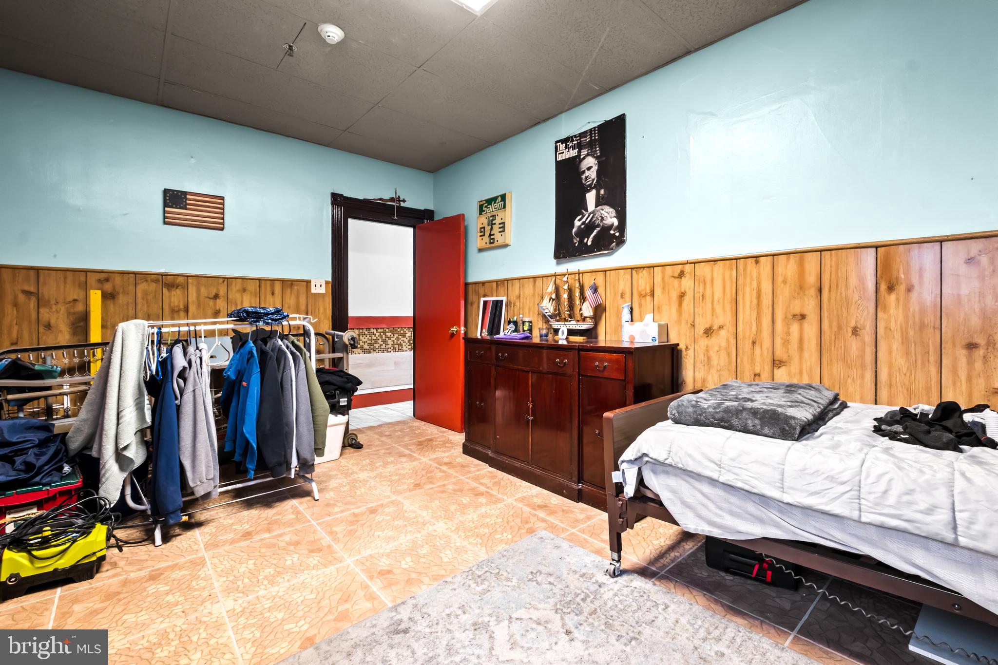 FRANKFORD - Commercial Sale