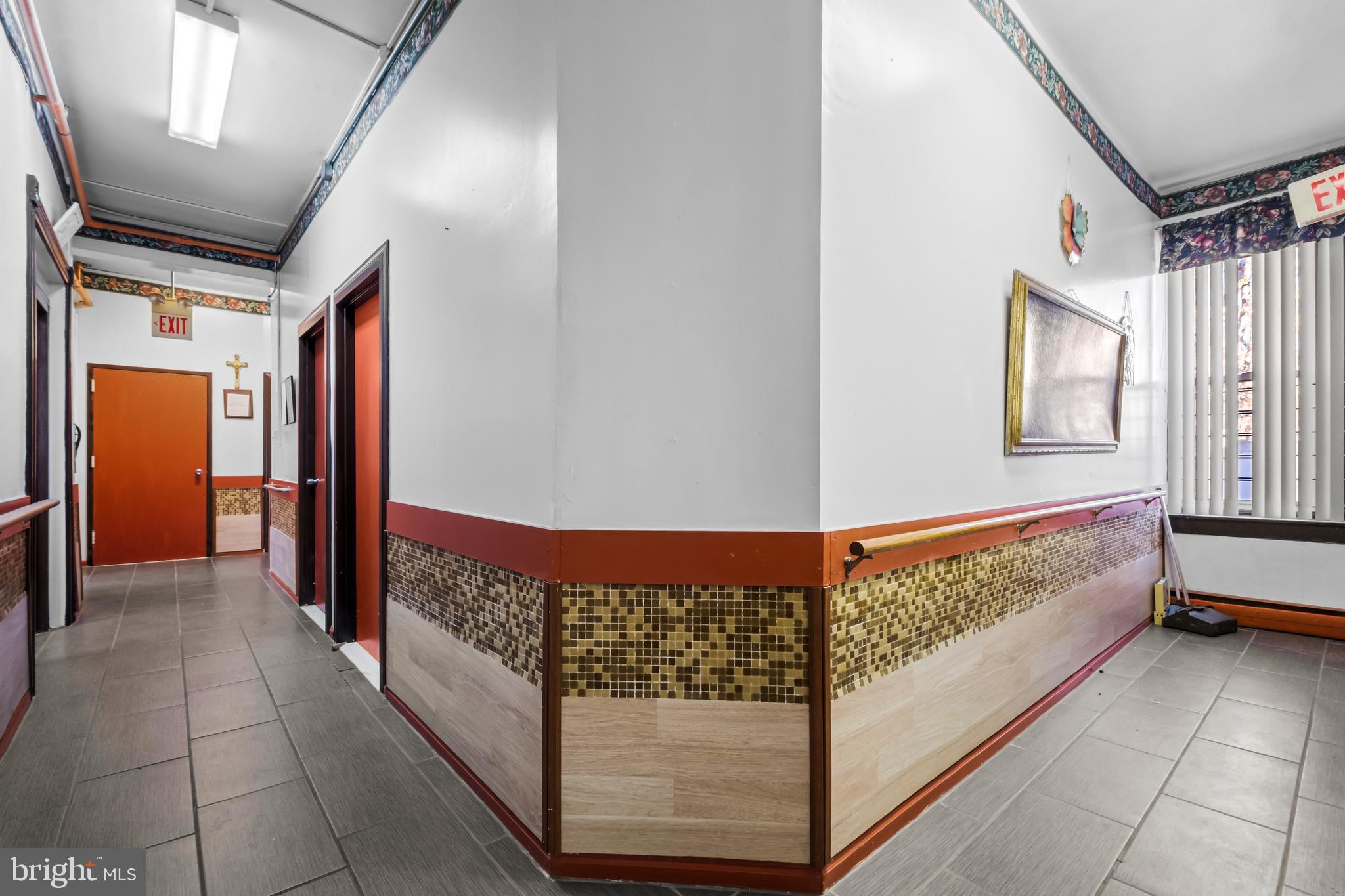 FRANKFORD - Commercial Sale