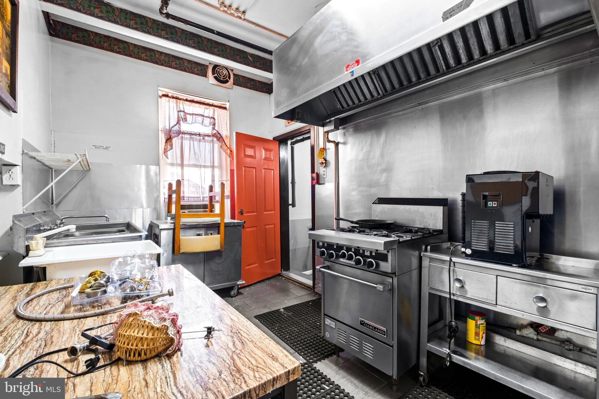 FRANKFORD - Commercial Sale