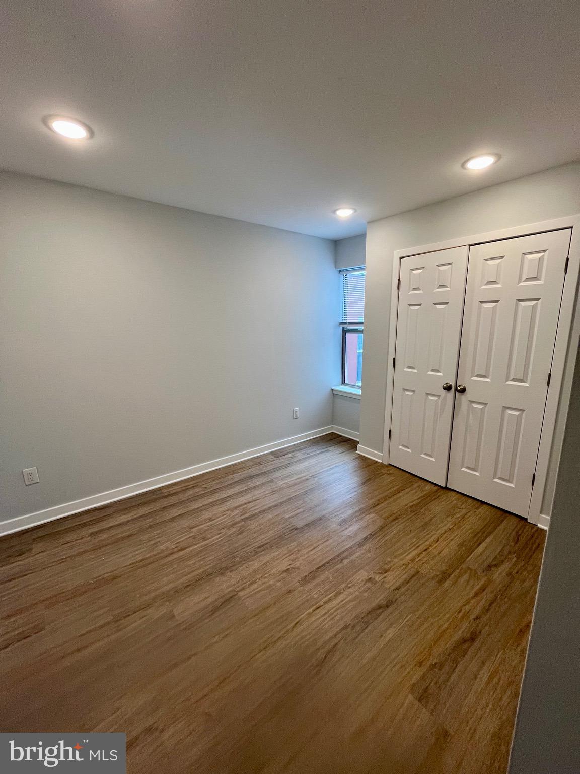 UNIVERSITY CITY - Commercial Sale