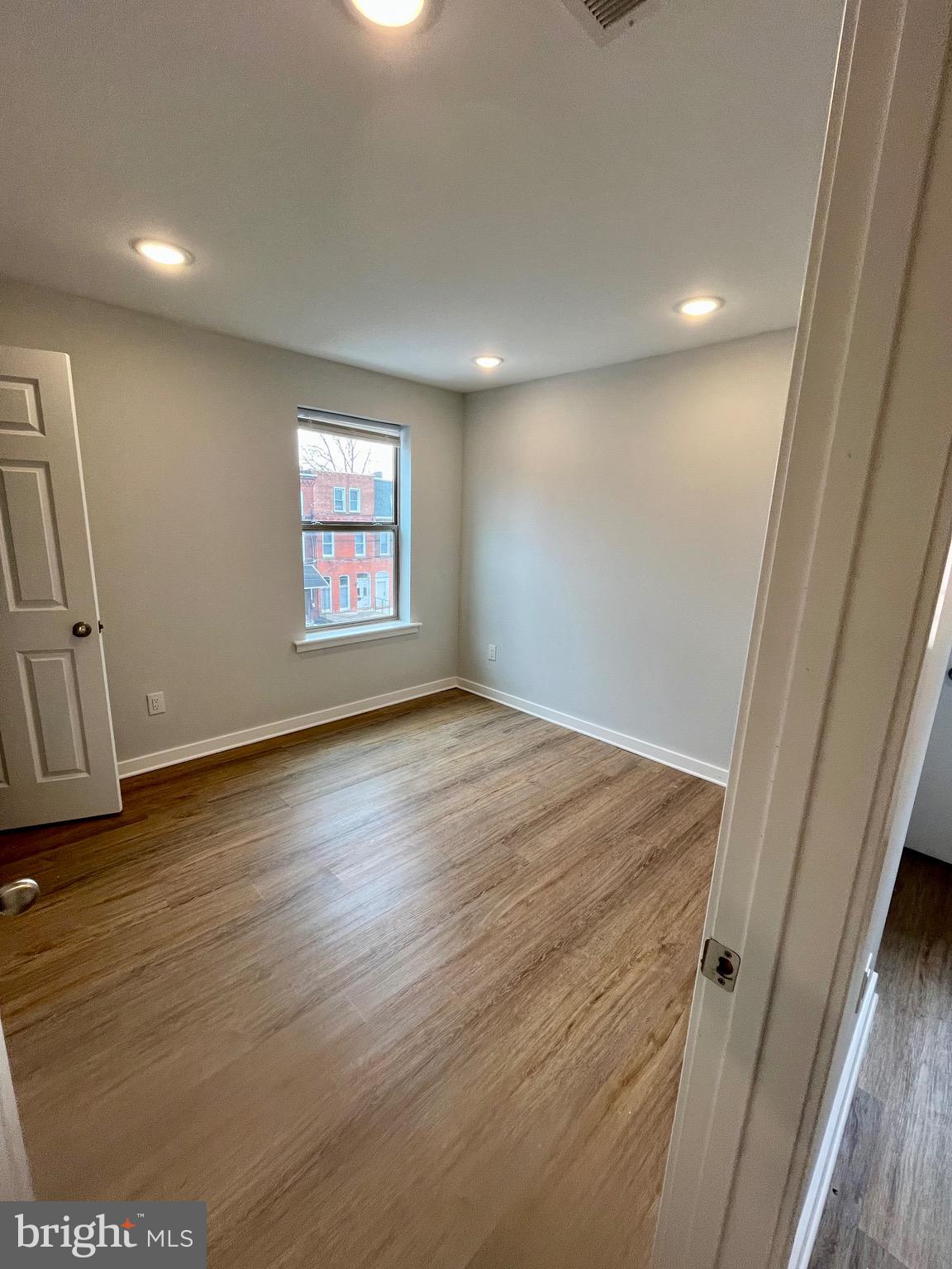UNIVERSITY CITY - Commercial Sale