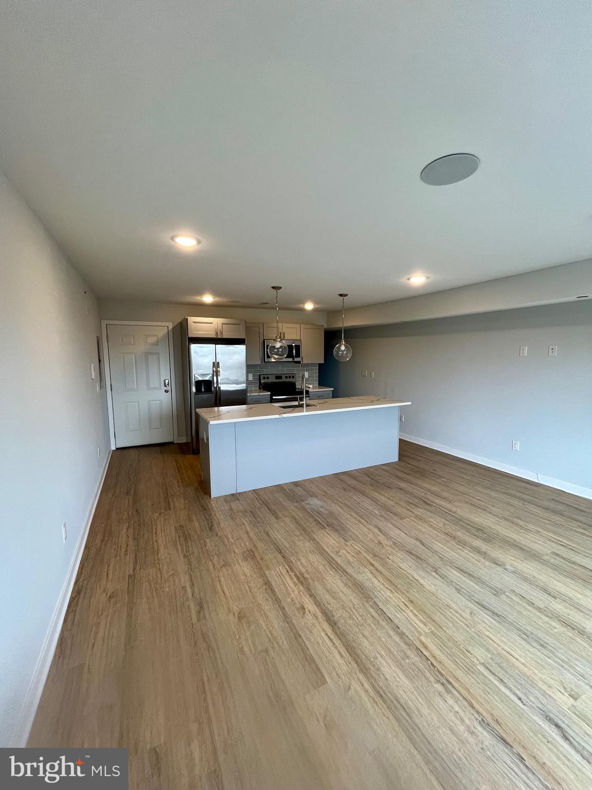 UNIVERSITY CITY - Commercial Sale