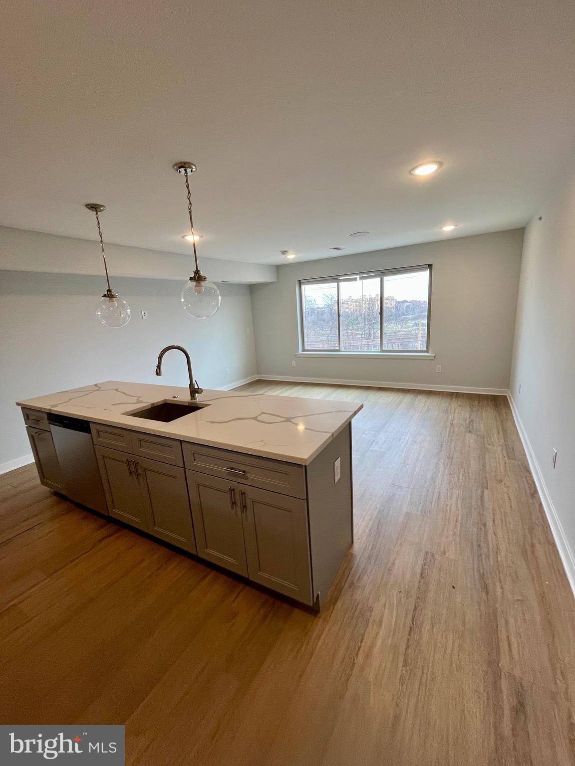 UNIVERSITY CITY - Commercial Sale