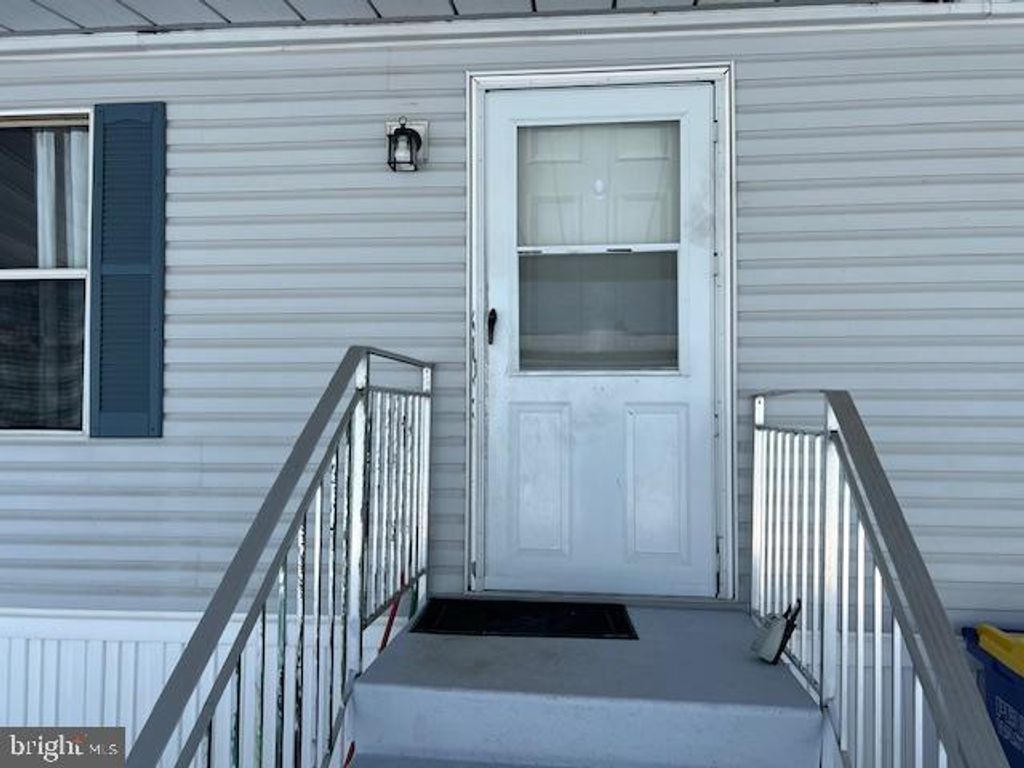 Photo of 107 Carbridge Road E, STEWARTSTOWN, PA 17363 (MLS # PAYK2097488)