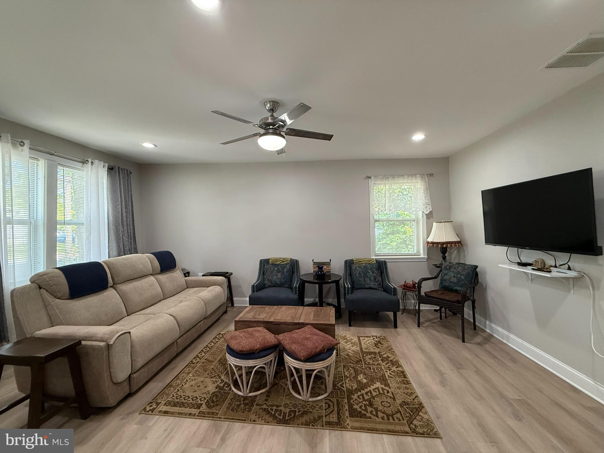 309 W EVERGREEN AVENUE