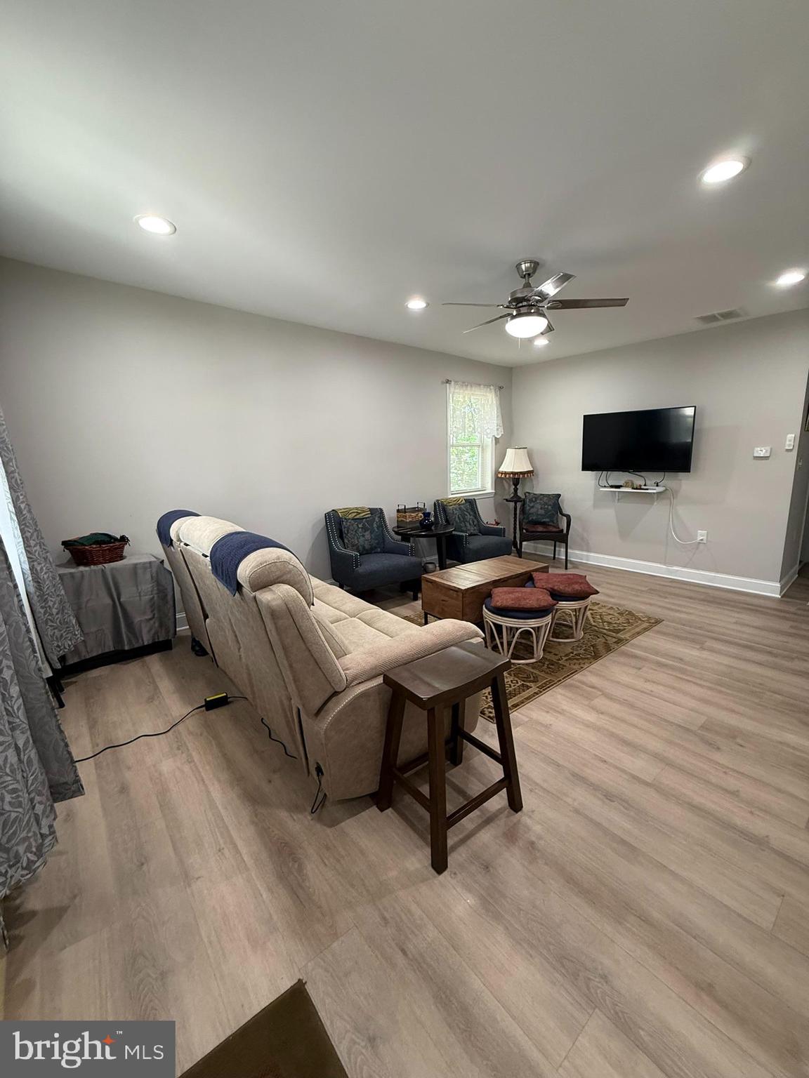 309 W EVERGREEN AVENUE