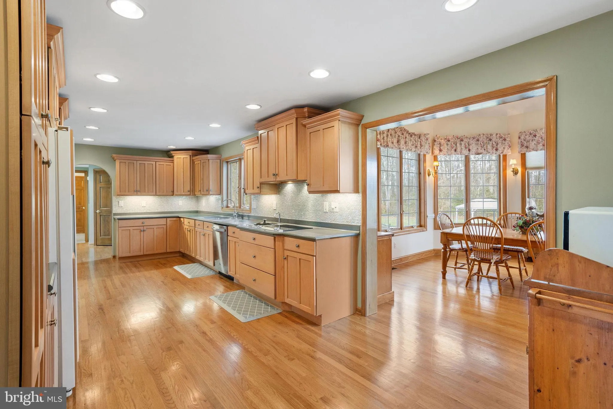 Chesterfield, New Jersey 08515, United States, 5 Bedrooms Bedrooms, ,5 BathroomsBathrooms,Residential,Contingent,246836