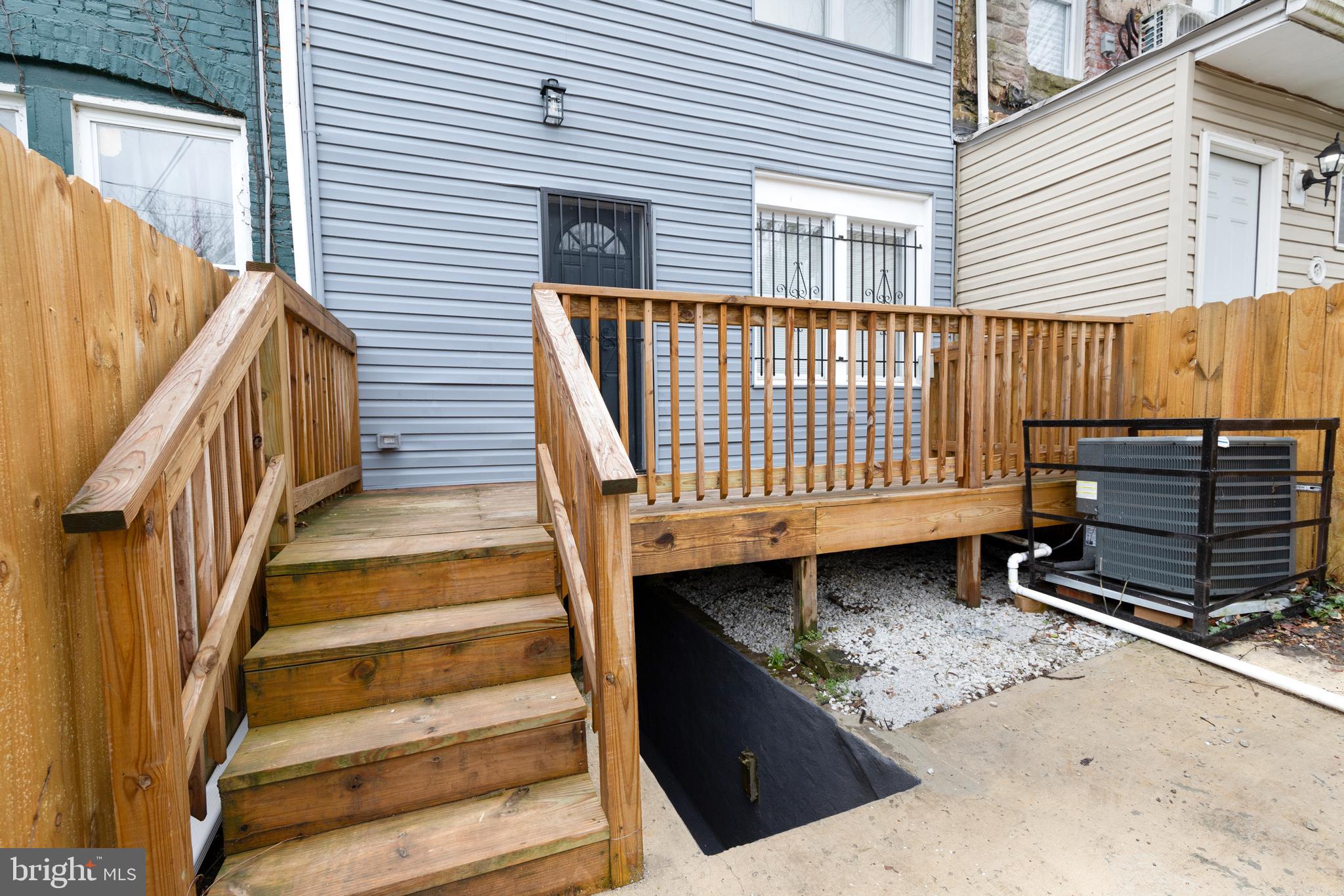 ALBEMARLE SQUARE - Residential