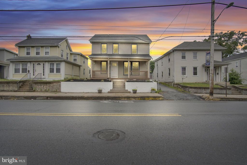 Photo of 335 N Market Street, ELIZABETHTOWN, PA 17022 (MLS # PALA2088764)