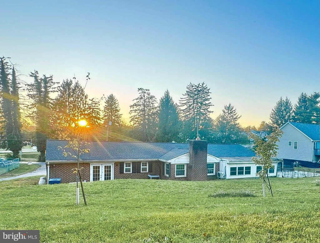 Photo of 941 S Samuel Street, CHARLES TOWN, WV 25414 (MLS # WVJF2019770)
