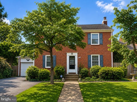 Photo of 5702 Maiden Lane, BETHESDA, MD 20817 (MLS # MDMC2246792)