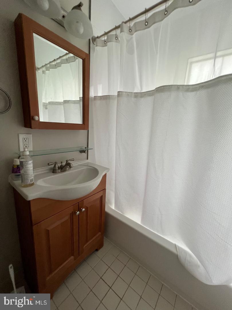 COLONIAL VILLAGE - Residential Lease